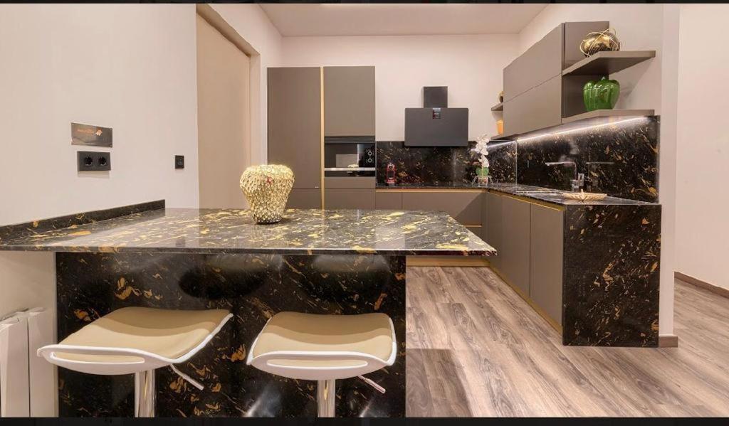 Abando Suites By Next Stop Билбао Екстериор снимка